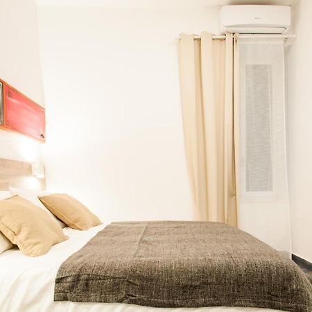 Demi Rooms Napoli Bagian luar foto